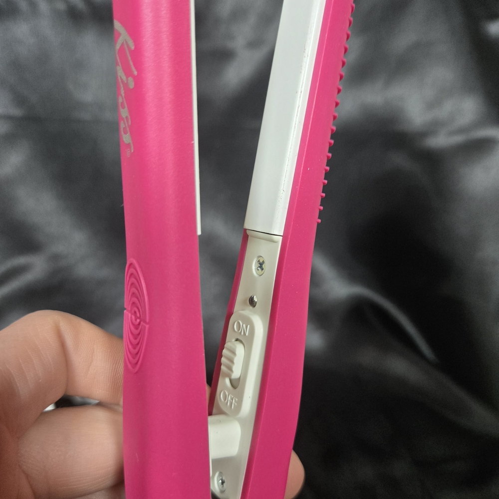 Kiss Vibrant Pink Hair Straightener - Mini - NWOT - Picture 3 of 3